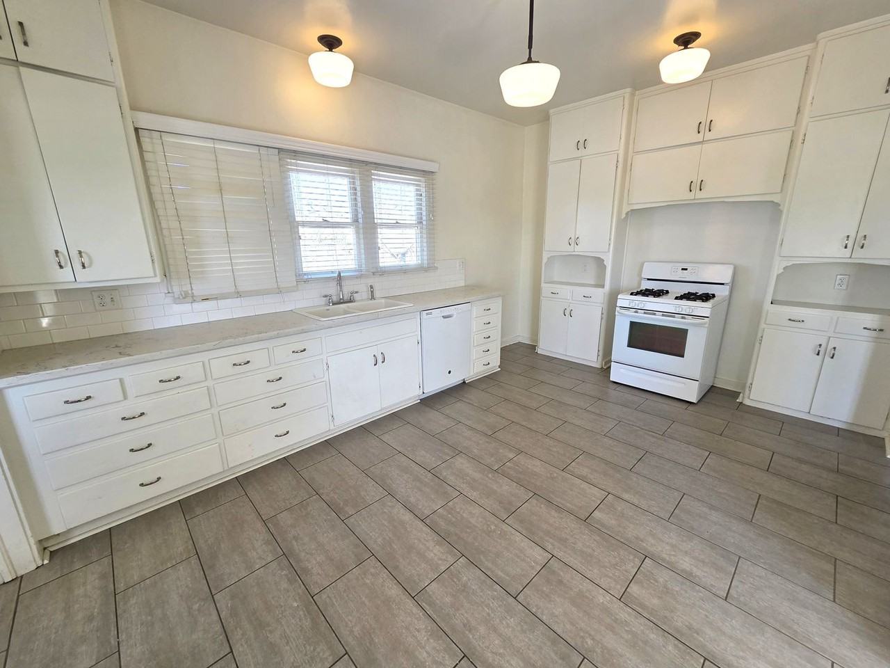 16811 W Walnut Ave - Photo 5 of 14