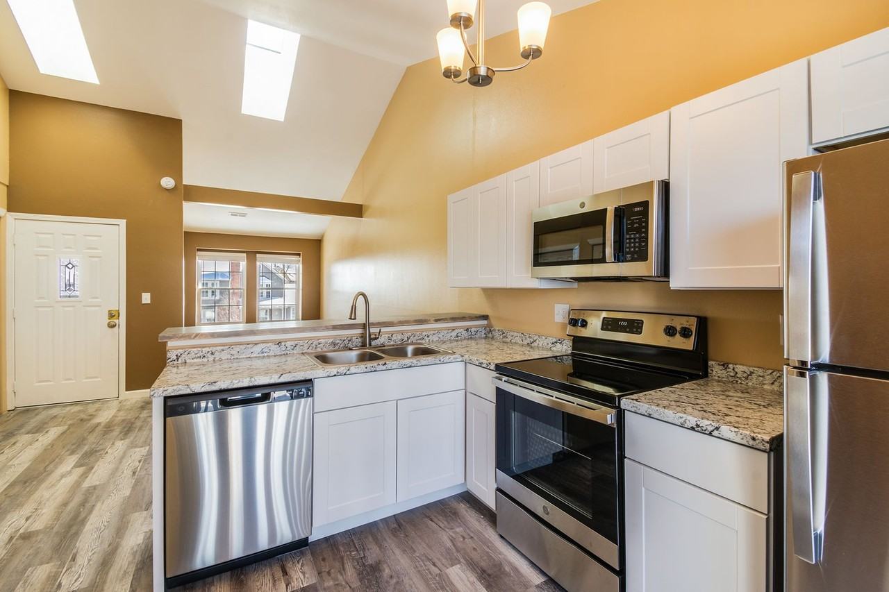16934 E Whitaker Dr - Photo 2 of 10