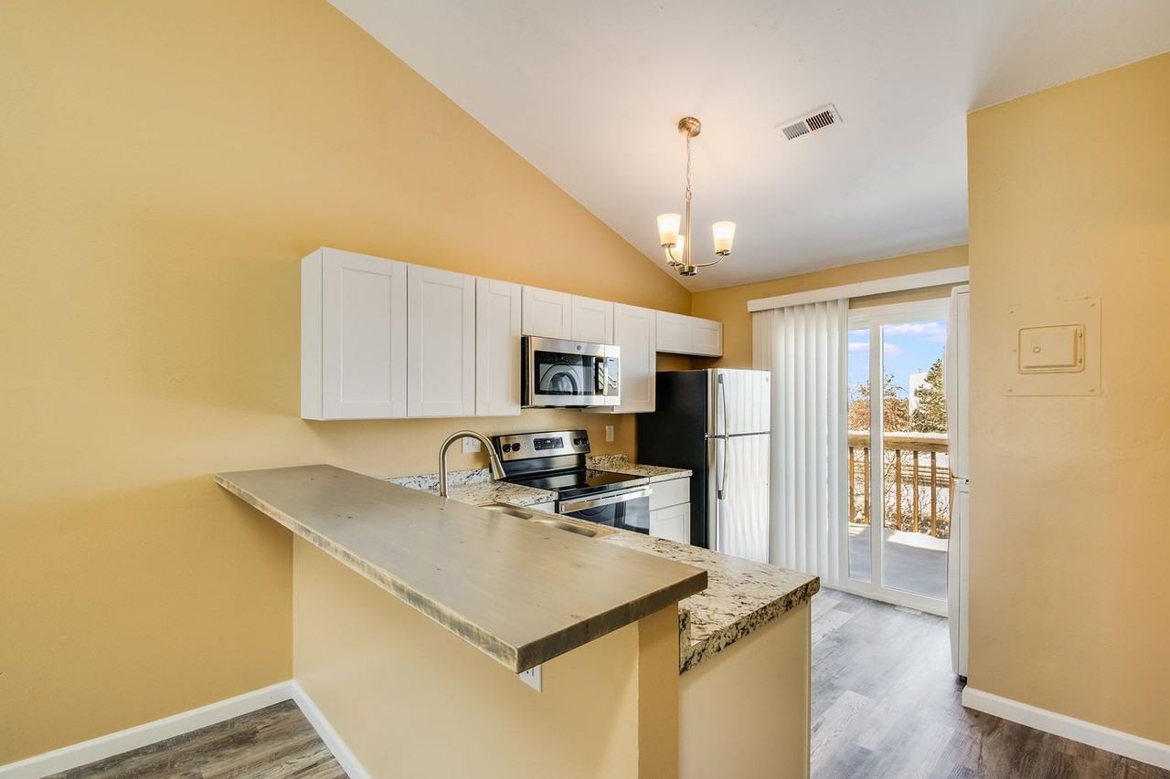 16934 E Whitaker Dr - Photo 4 of 10