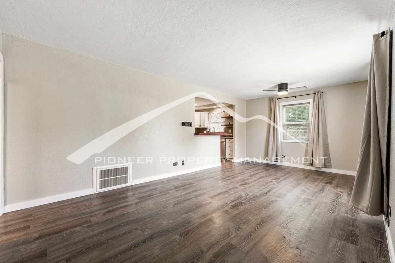 1735 W Burlington Pl - Photo 3 of 14