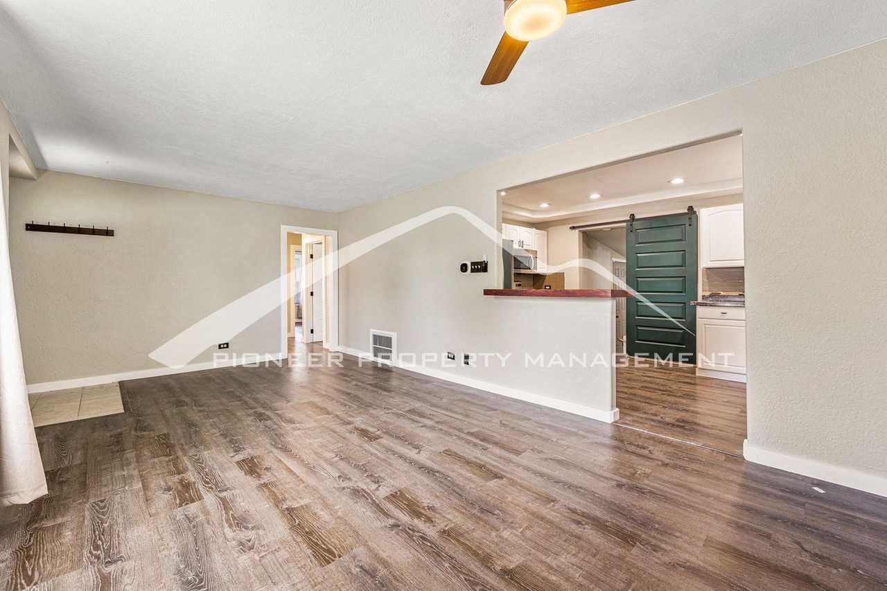 1735 W Burlington Pl - Photo 7 of 14