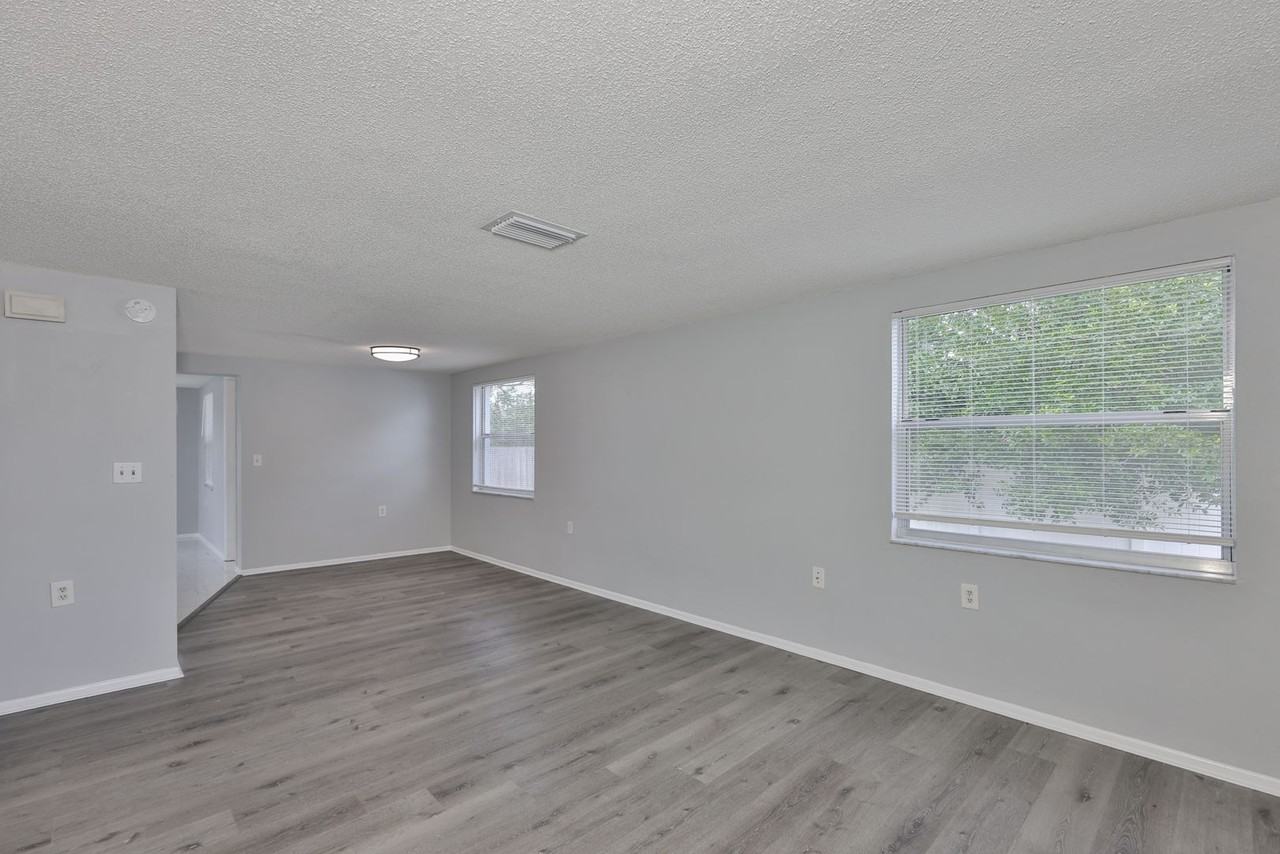 5637 Golden Nugget Dr - Photo 4 of 32