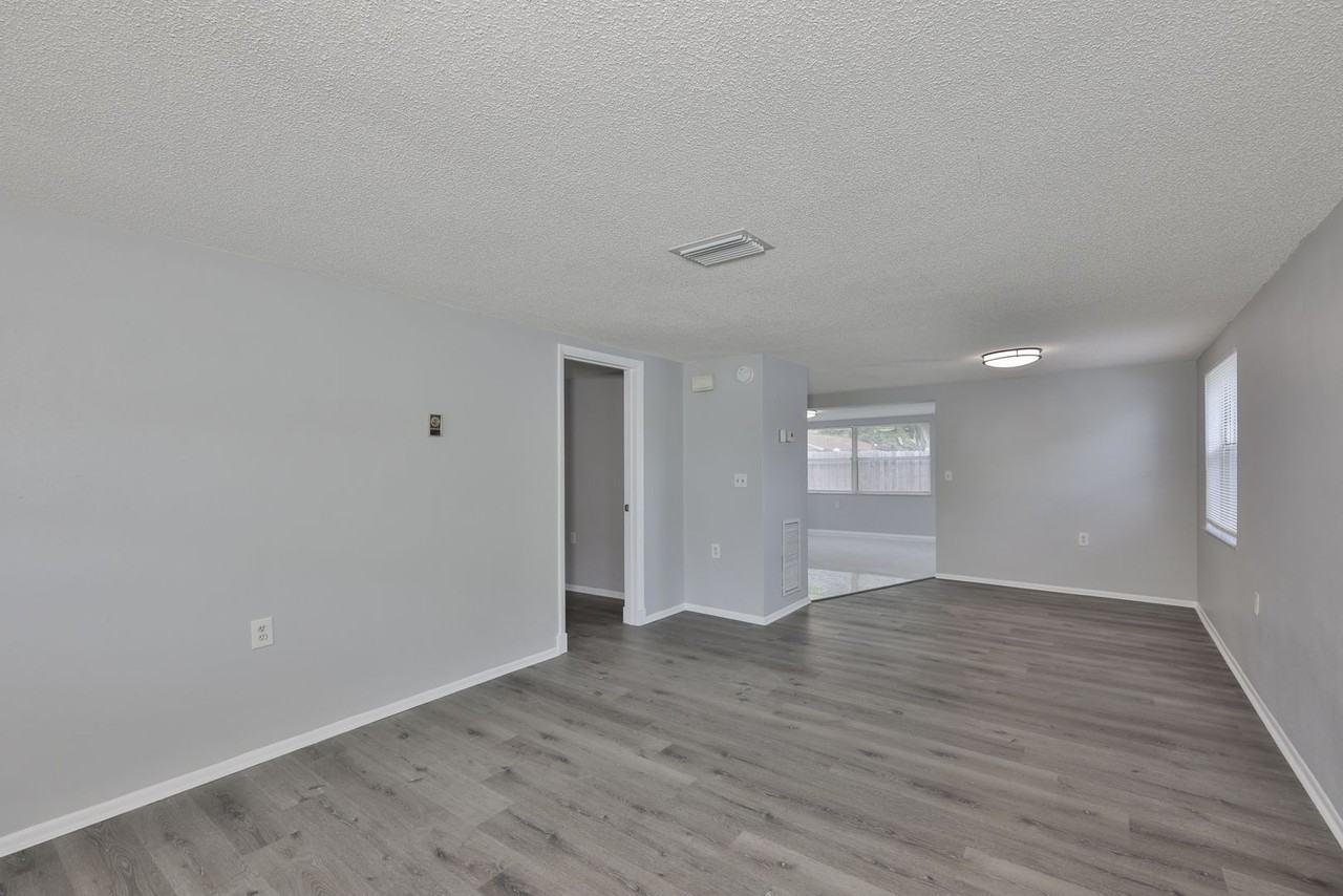 5637 Golden Nugget Dr - Photo 6 of 32