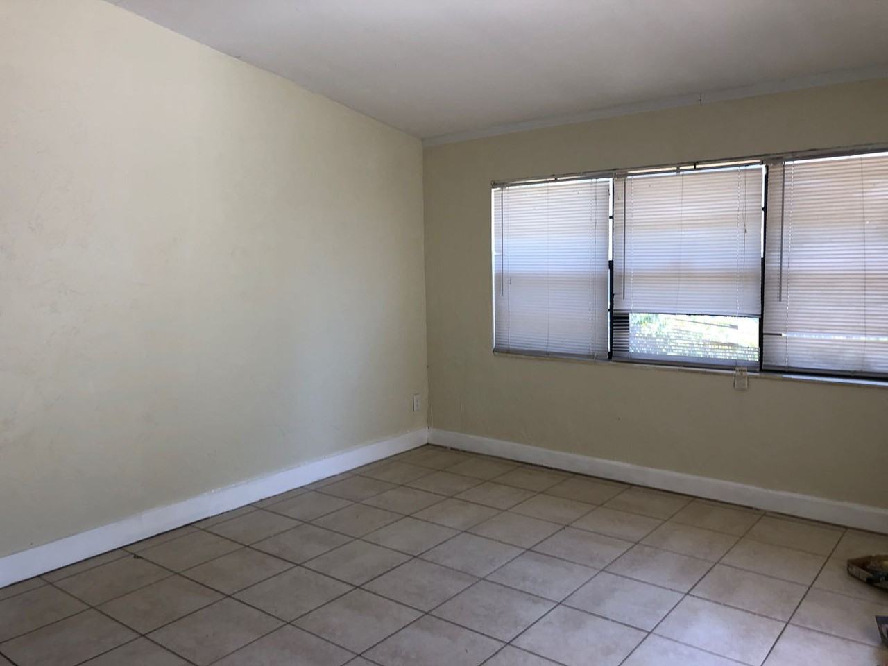 1859 Lauderdale Manor Dr - Photo 4 of 20