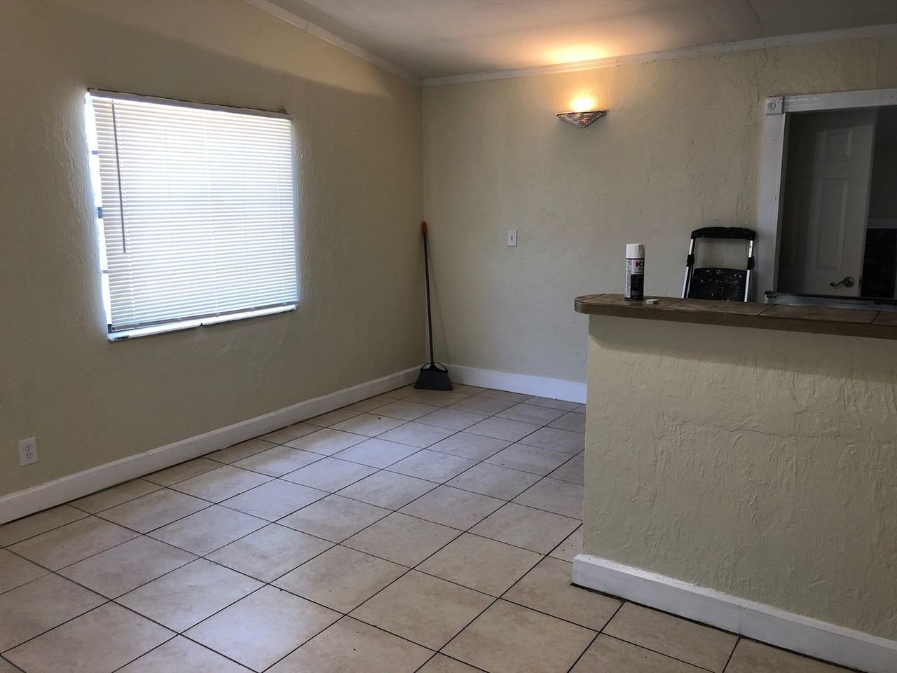 1859 Lauderdale Manor Dr - Photo 5 of 20