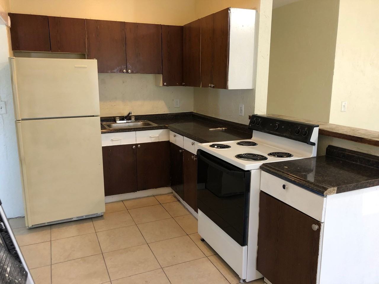 1859 Lauderdale Manor Dr - Photo 6 of 20