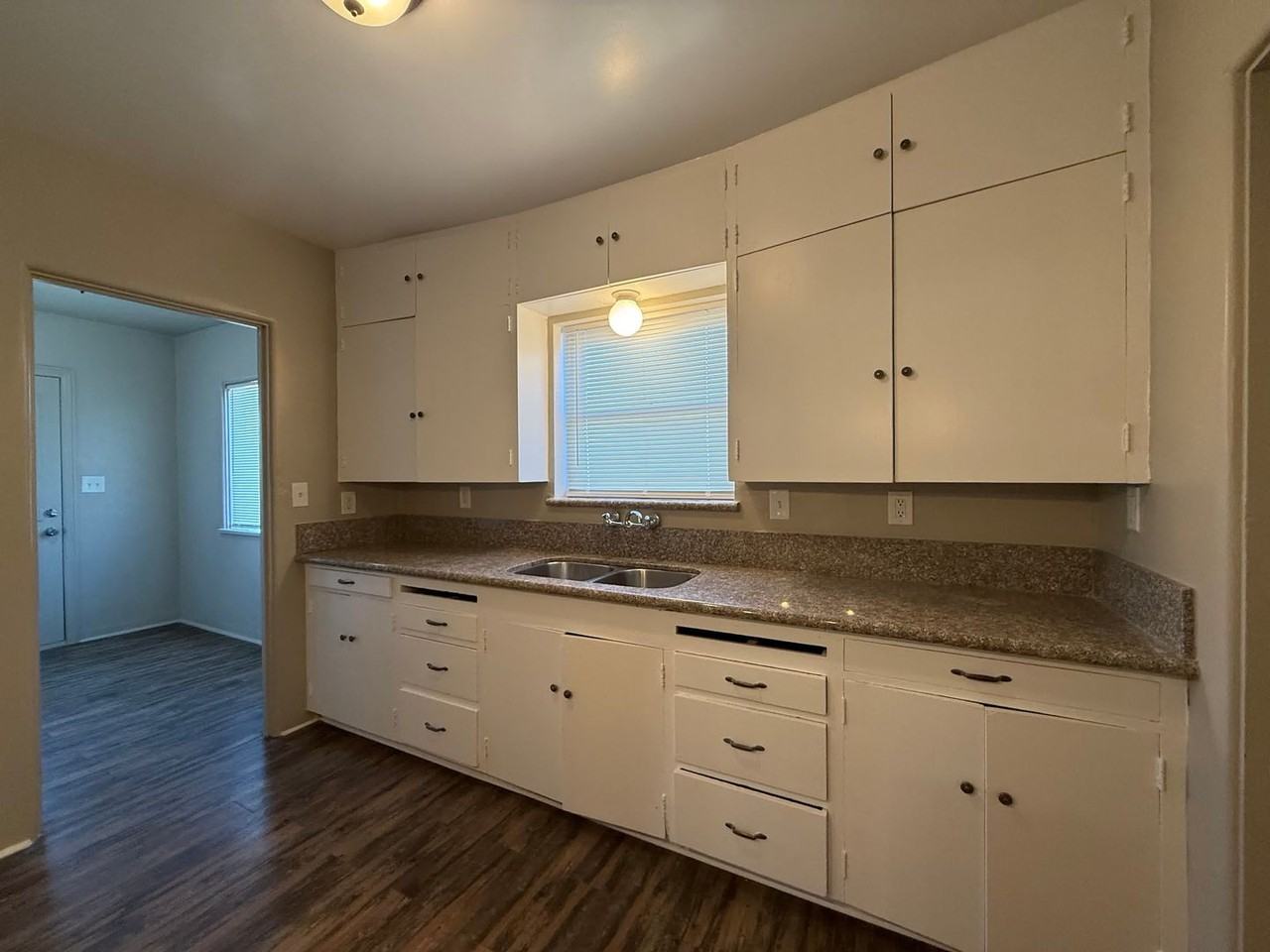 700 Philippine St - Photo 6 of 23