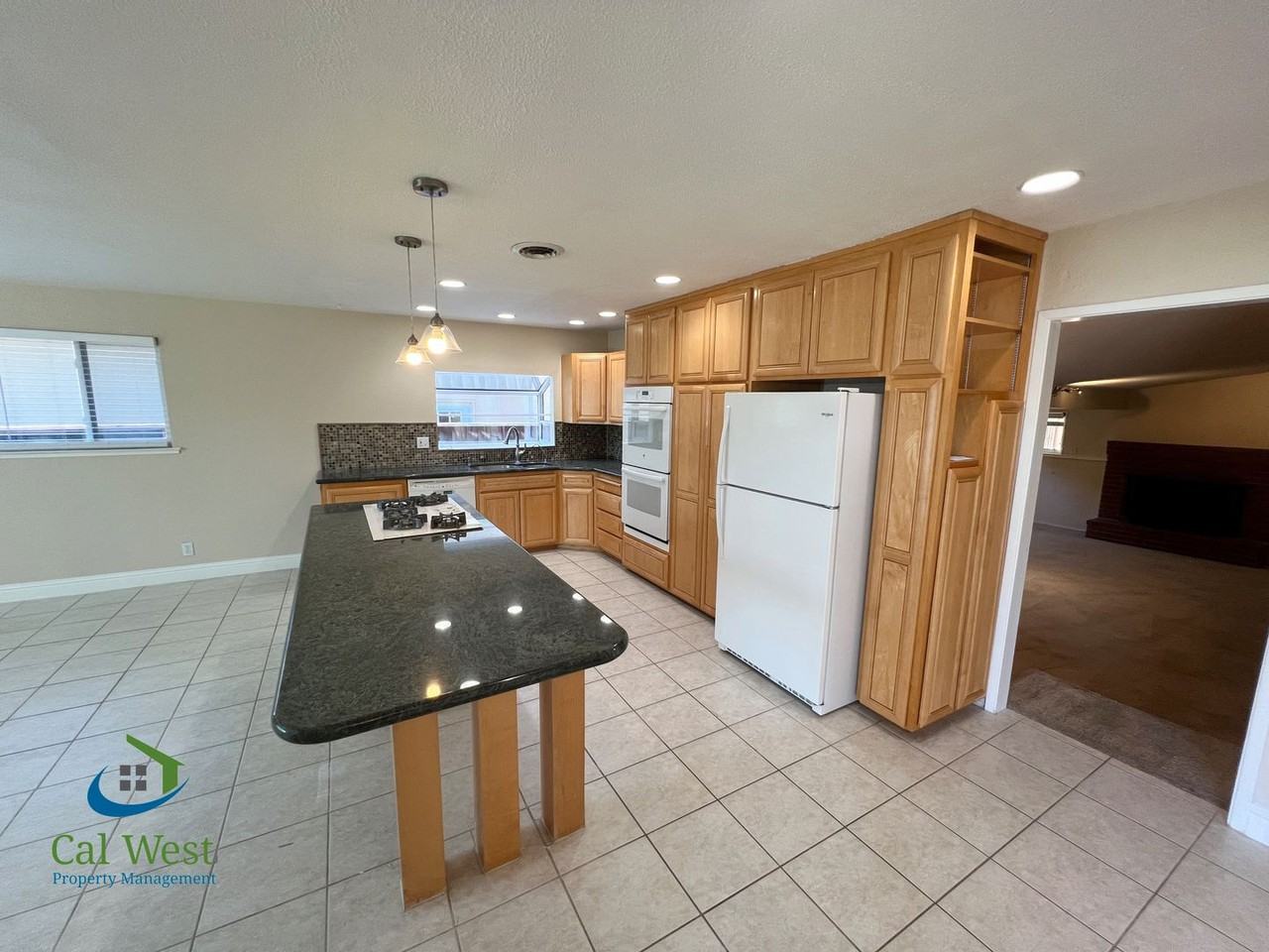 2629 Phillips Ave - Photo 5 of 25