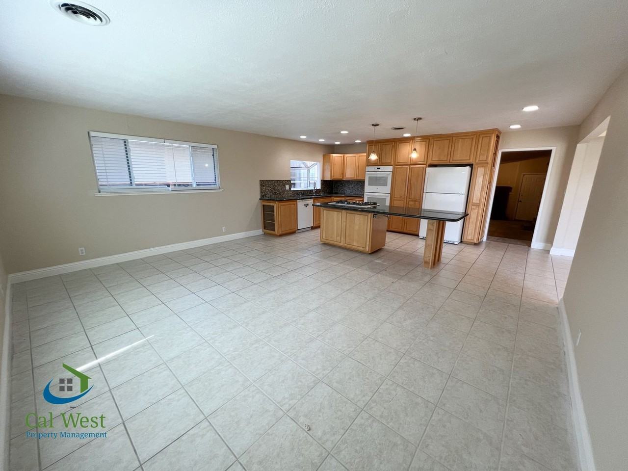 2629 Phillips Ave - Photo 7 of 25