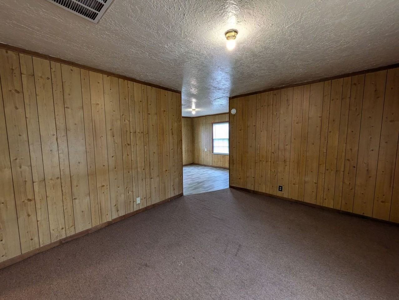 2125 Earl St - Photo 3 of 12