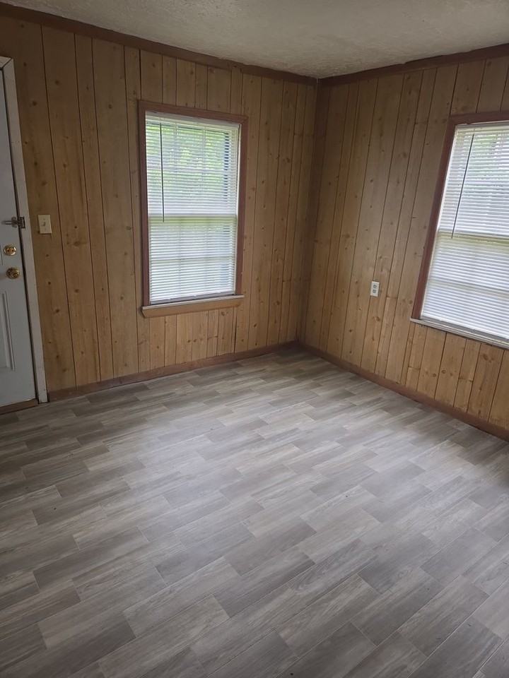 2125 Earl St - Photo 4 of 12