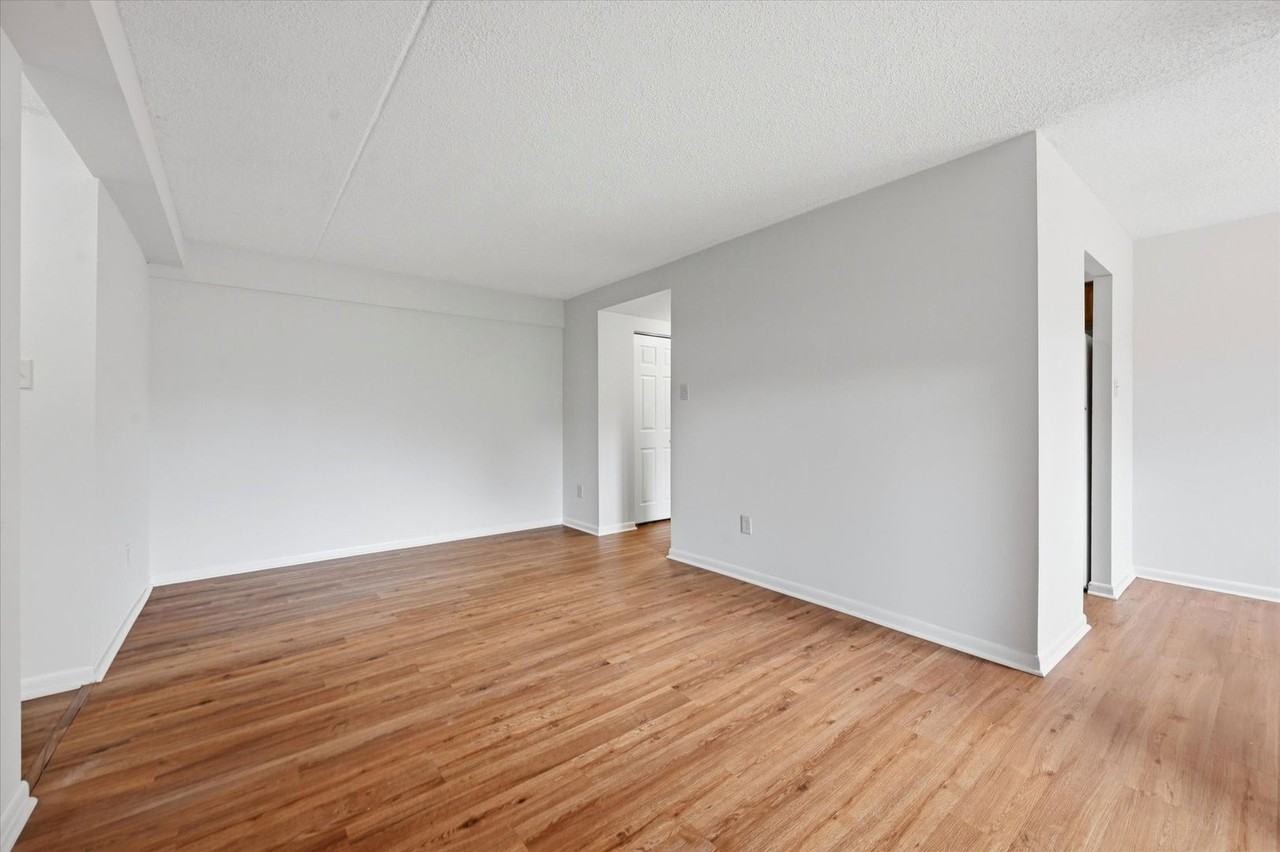 2402 Pond View Dr - Photo 6 of 20