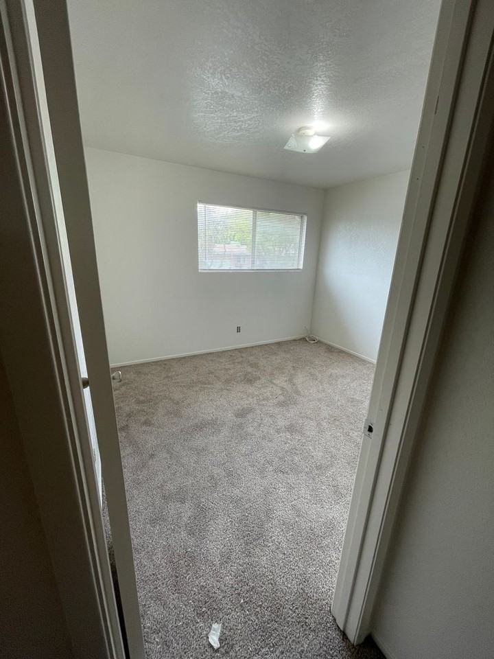 2228 Pine St - Photo 4 of 36