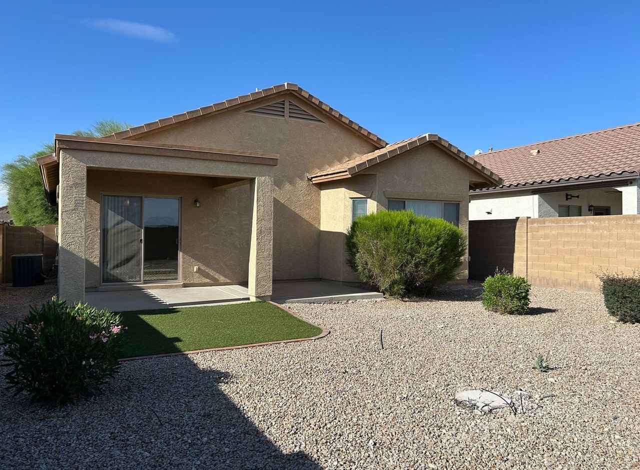 7635 W Springfield Way - Photo 4 of 32