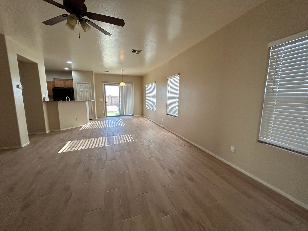 7635 W Springfield Way - Photo 7 of 32