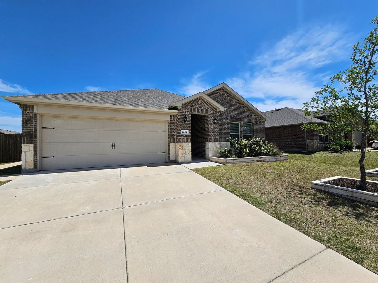 2220 Rosemary Way - Photo 3 of 36