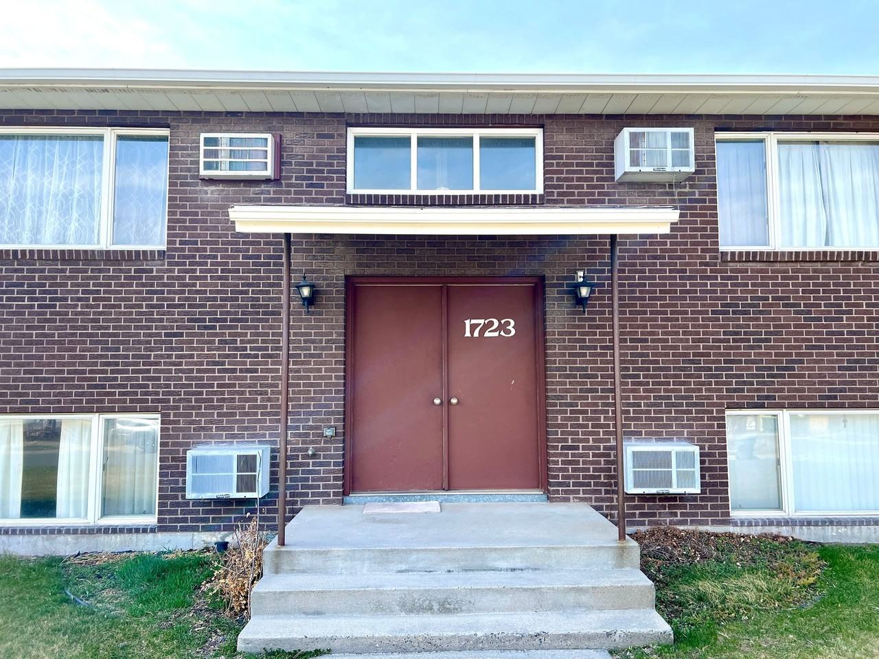 1723 Hudson St - Photo 2 of 7