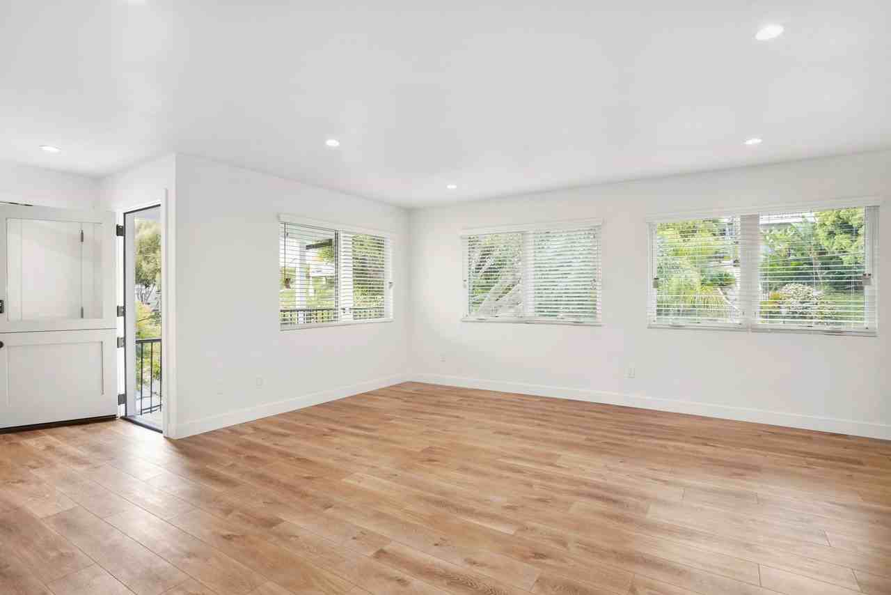 320 Catalina Dr - Photo 3 of 27