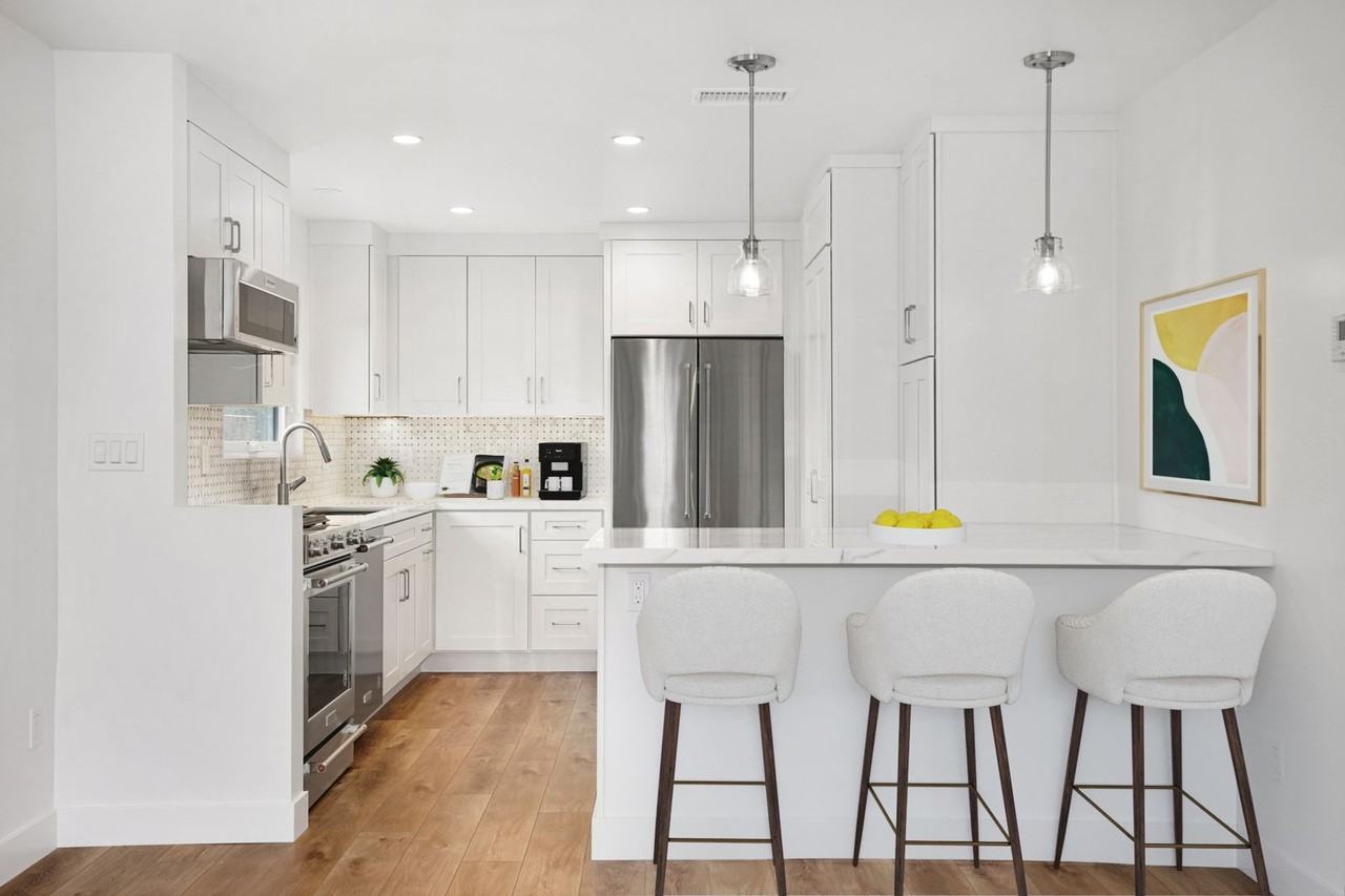 320 Catalina Dr - Photo 6 of 27