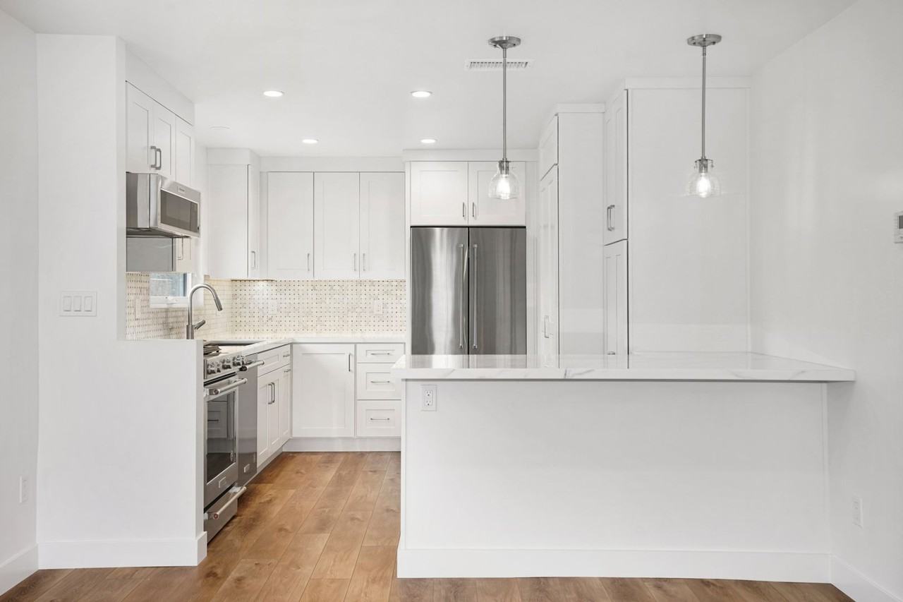 320 Catalina Dr - Photo 7 of 27