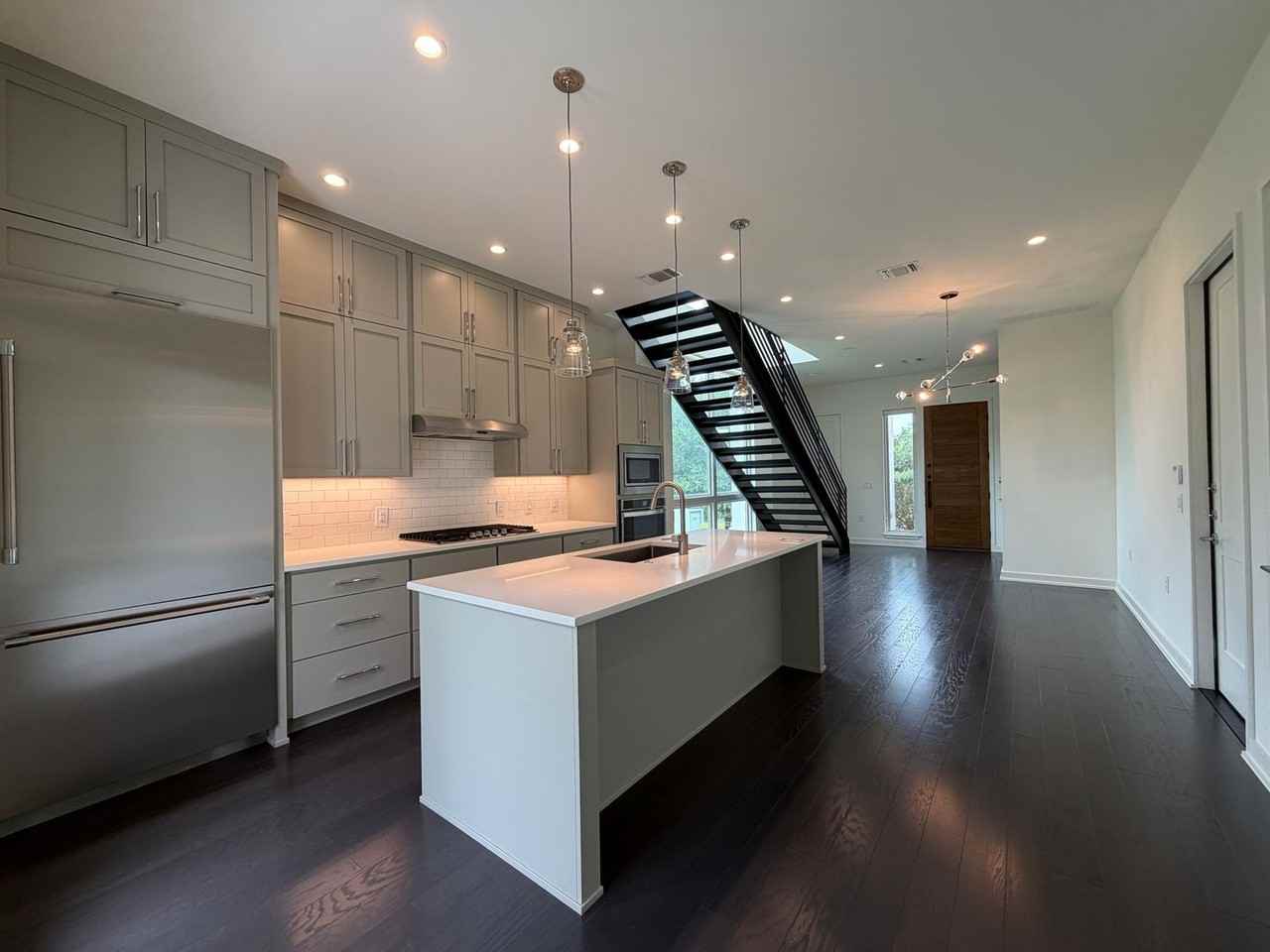 2607 Sutherland St - Photo 5 of 23