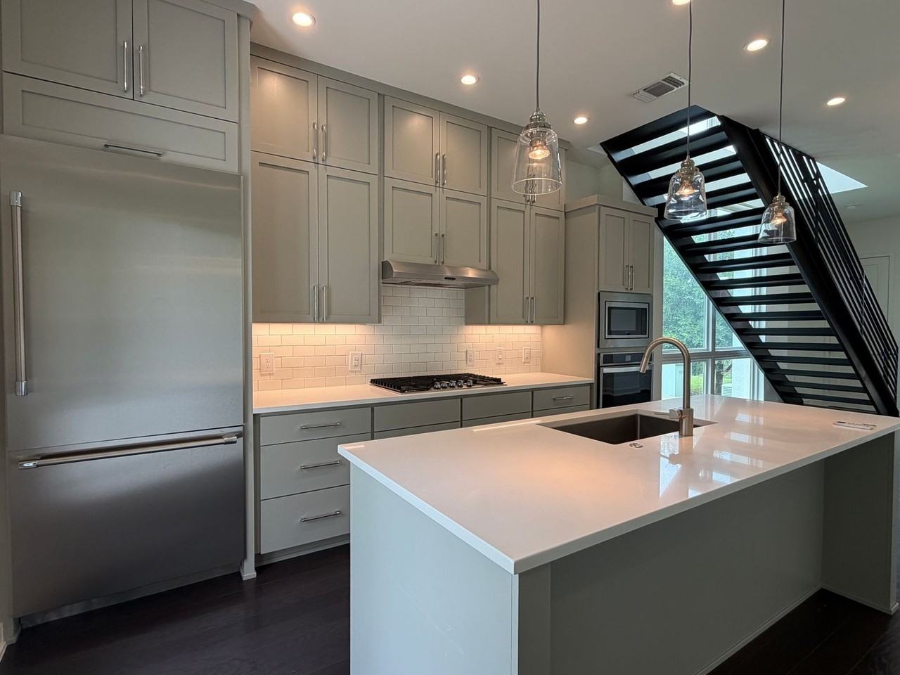 2607 Sutherland St - Photo 6 of 23