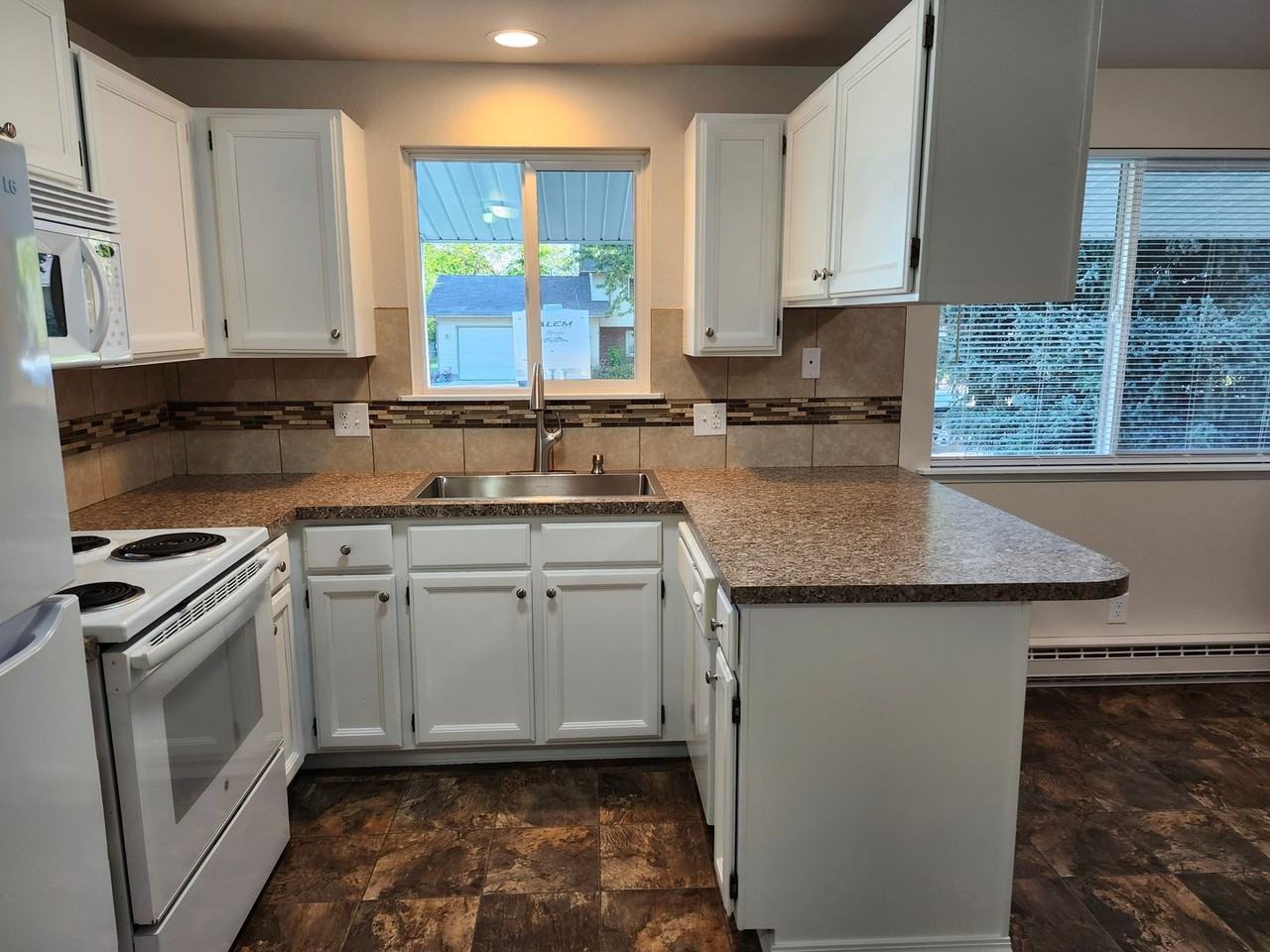 4454 4454 N. Pleasant Lane - Photo 7 of 19