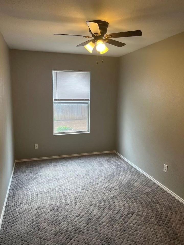 305 Casie Ct - Photo 3 of 25