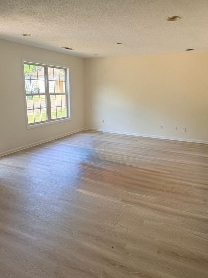 1201 27th Pl - Photo 2 of 9