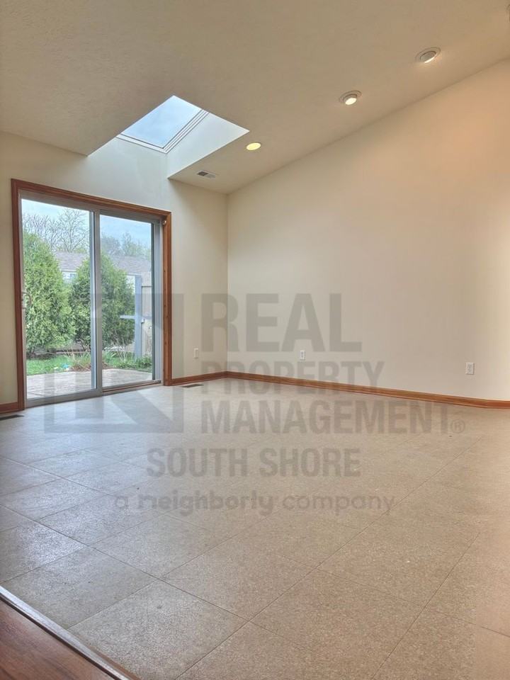 361 Larkin Ln - Photo 6 of 13