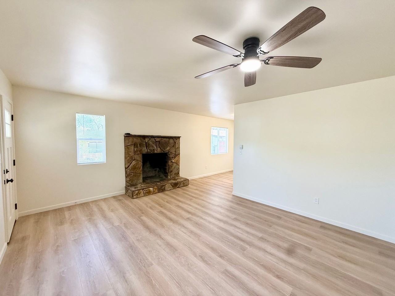 2859 N Meadow Ln - Photo 3 of 13