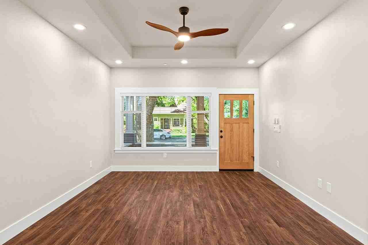 711 Orient St - Photo 6 of 39