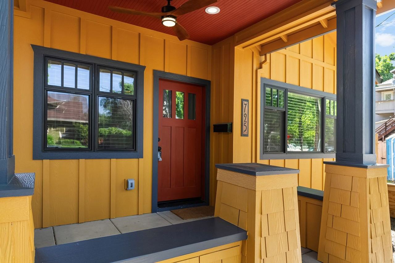 725 Orient St - Photo 2 of 29