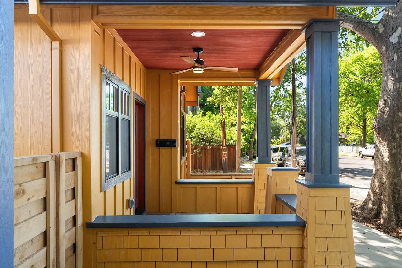 725 Orient St - Photo 3 of 29