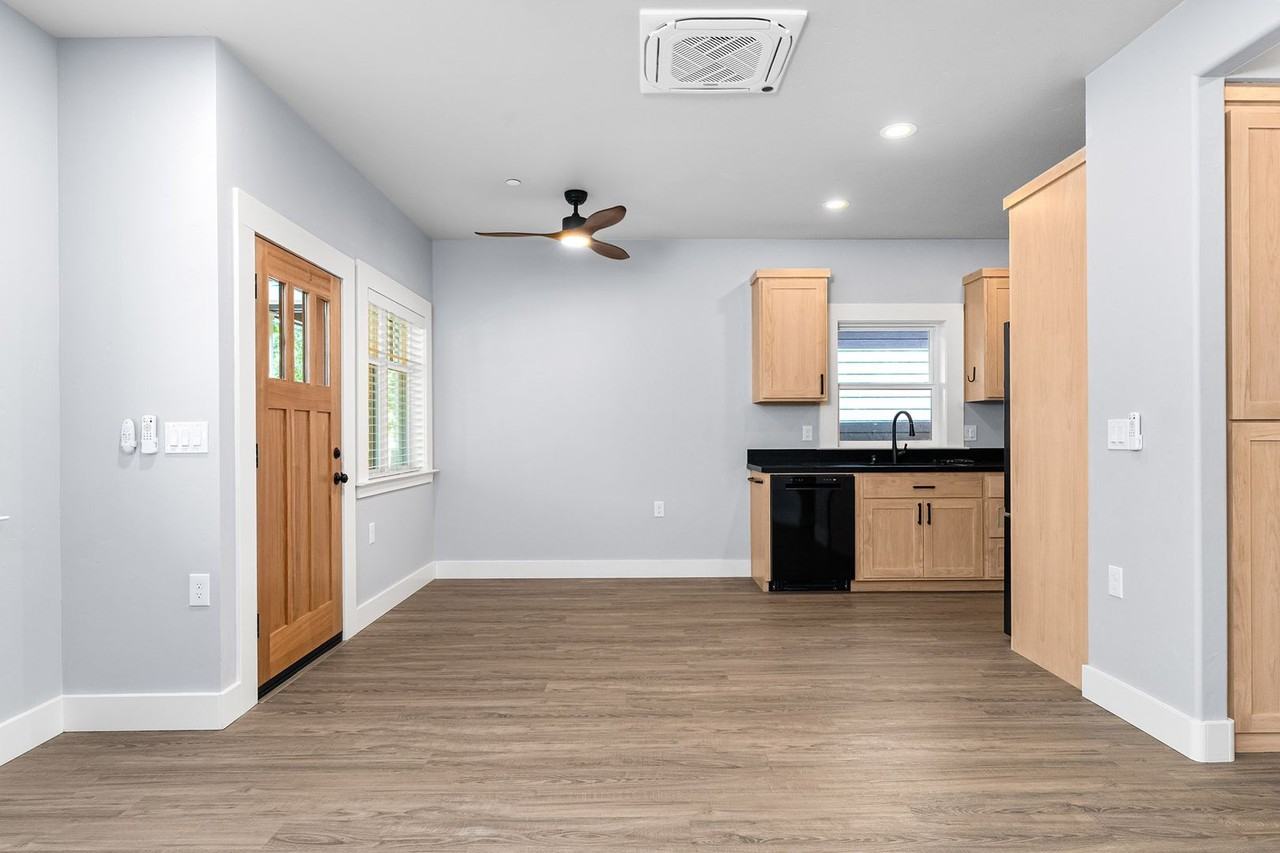 725 Orient St - Photo 6 of 29