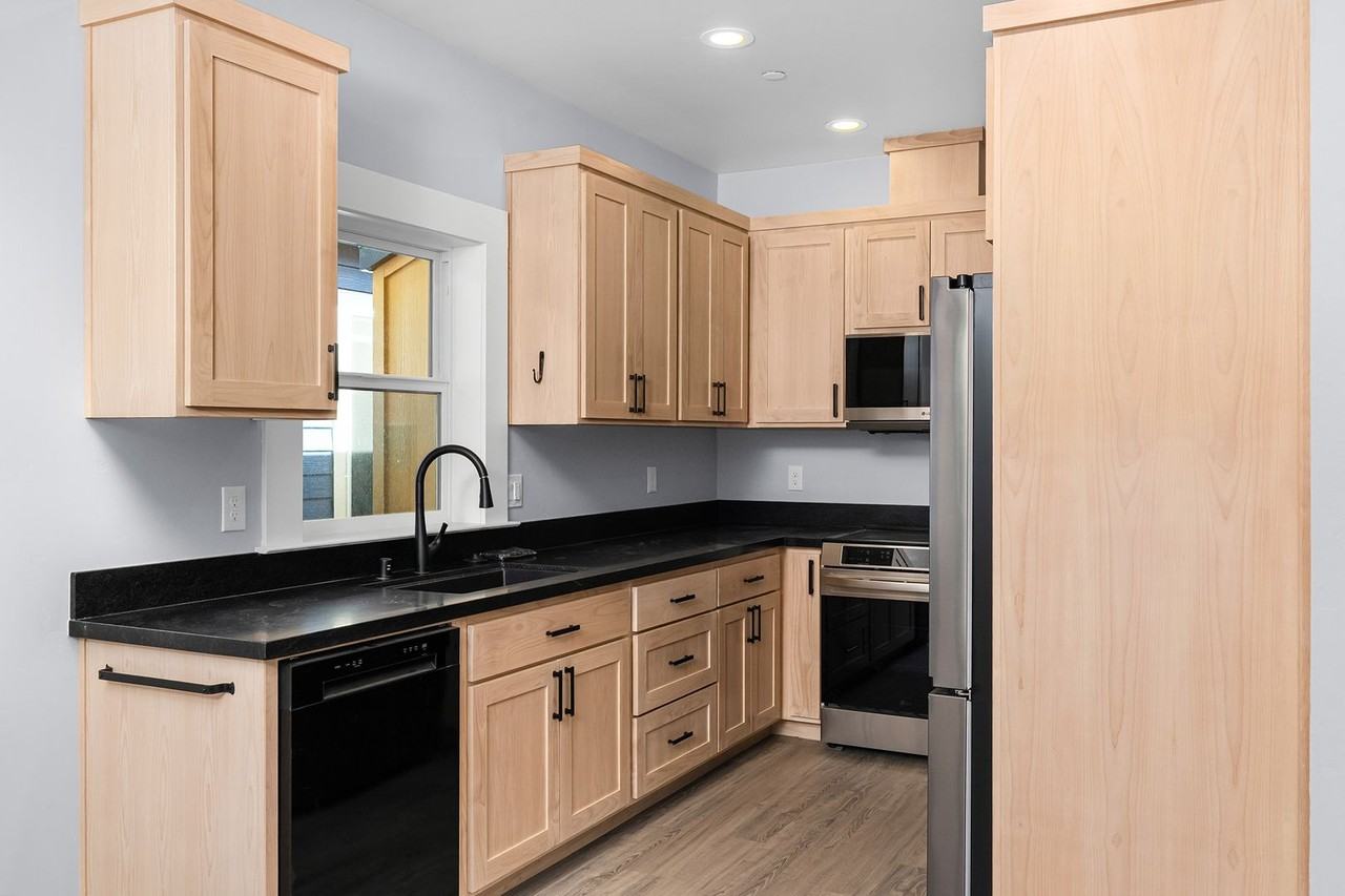 725 Orient St - Photo 7 of 29