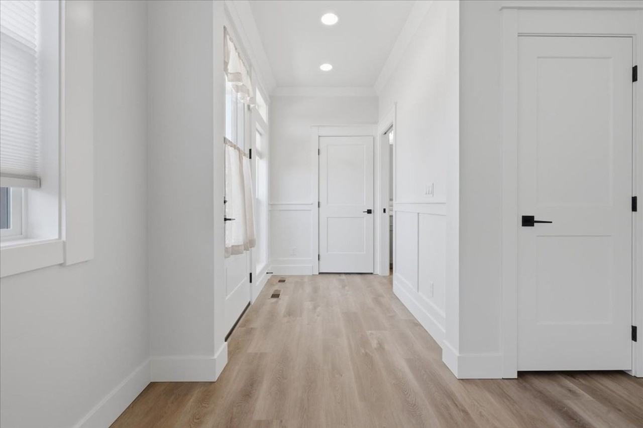 3927 W Spring House Ln - Photo 4 of 39