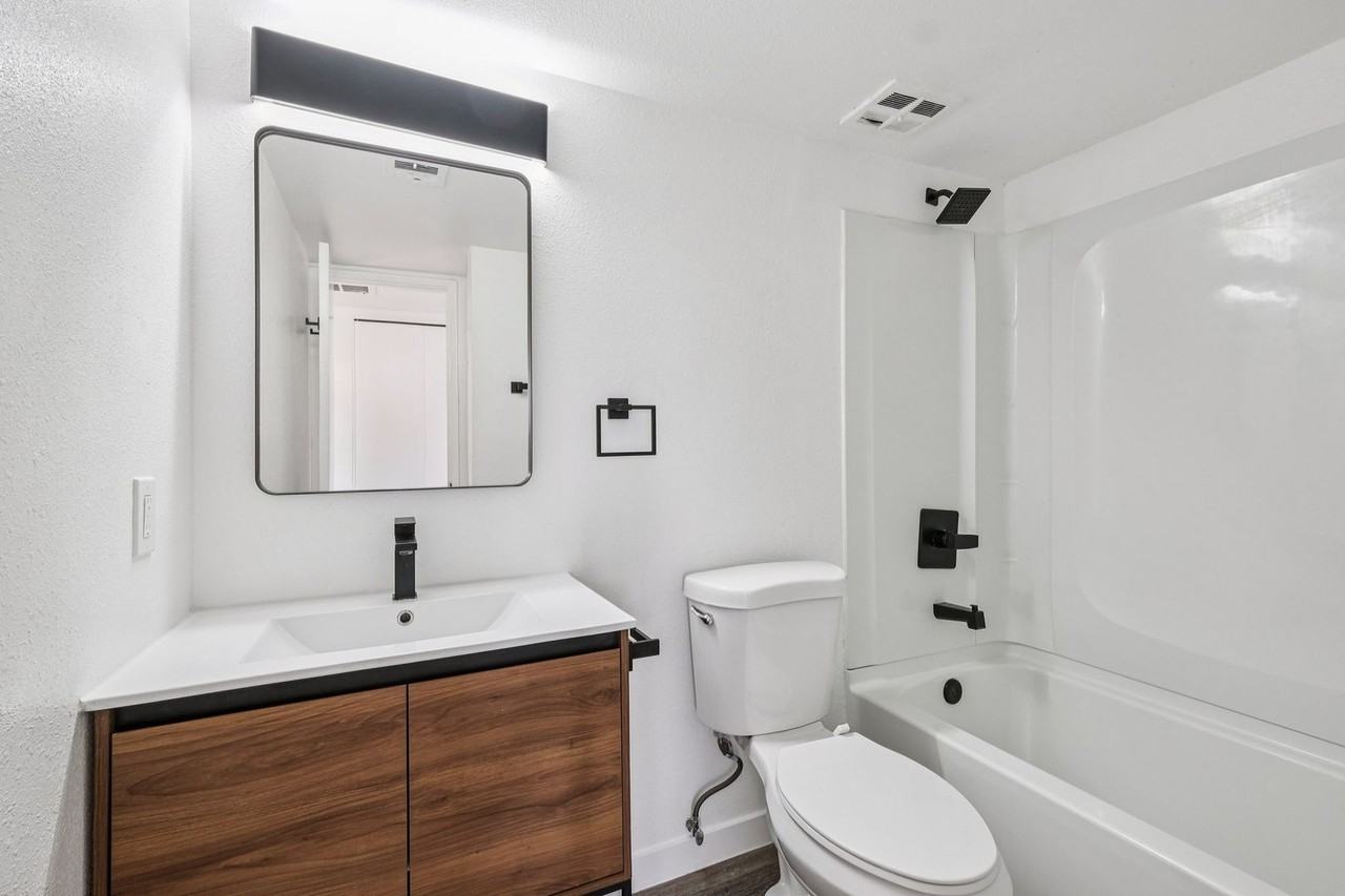 6315 N 16th St - Photo 4 of 50