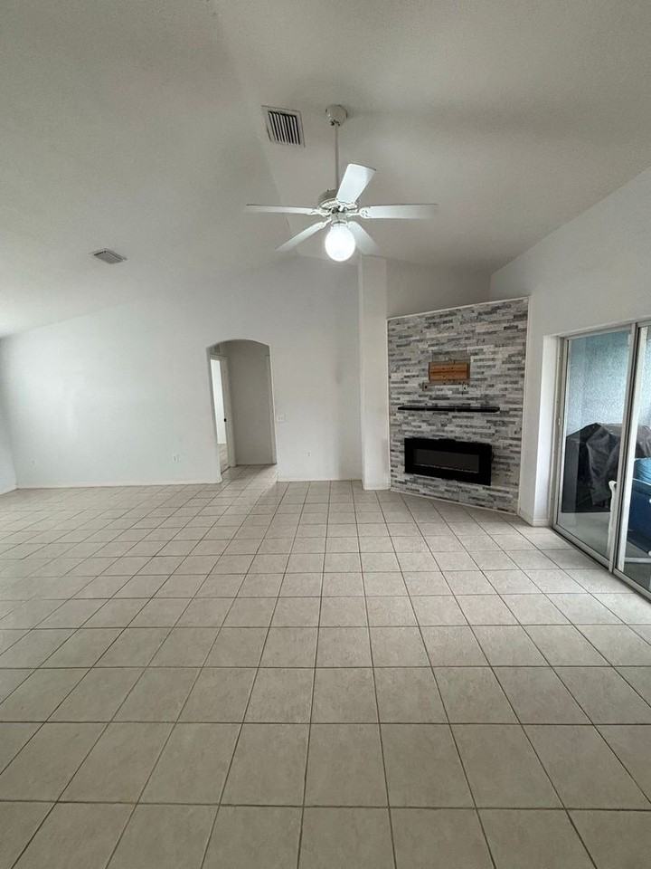 205 Golf Aire Blvd - Photo 4 of 26