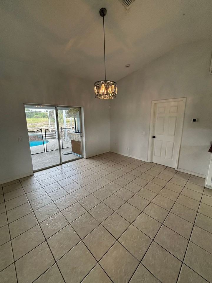 205 Golf Aire Blvd - Photo 5 of 26