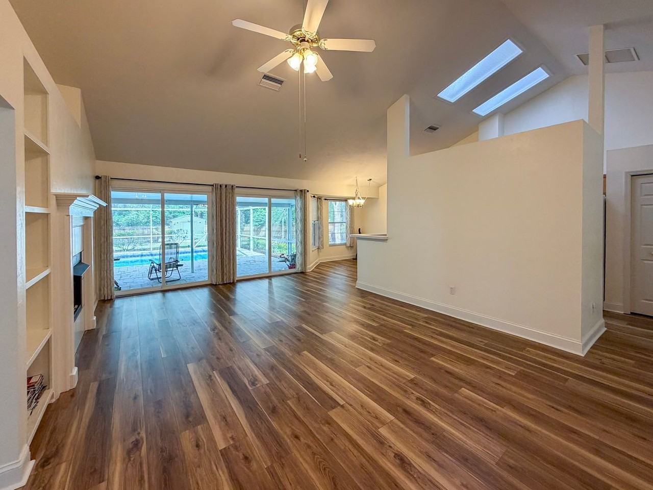 9232 Nw 17th Pl - Photo 4 of 45