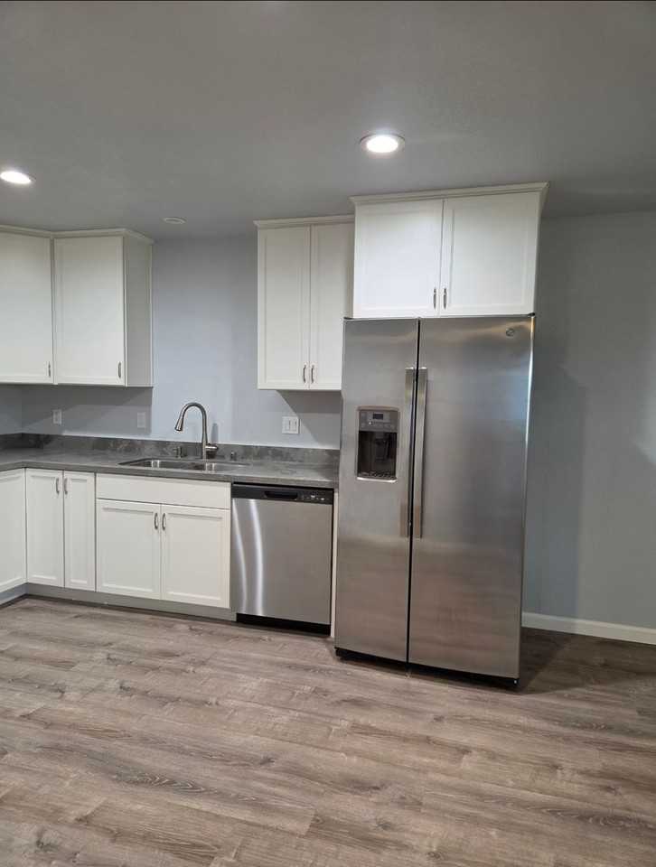 933 Delaware St #A - Photo 3 of 25