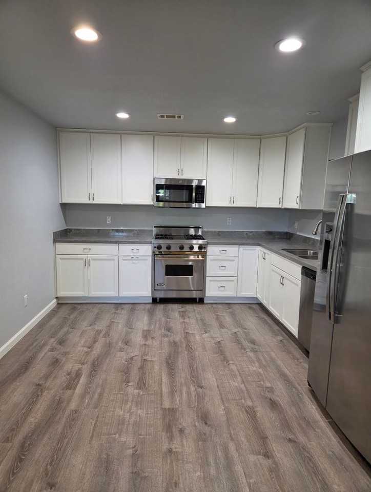 933 Delaware St #A - Photo 4 of 25