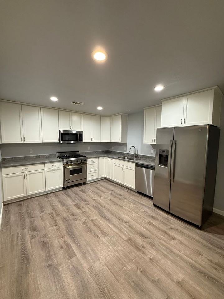 933 Delaware St #A - Photo 6 of 25