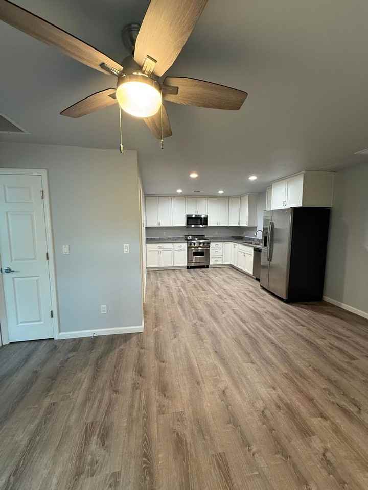 933 Delaware St #A - Photo 5 of 25