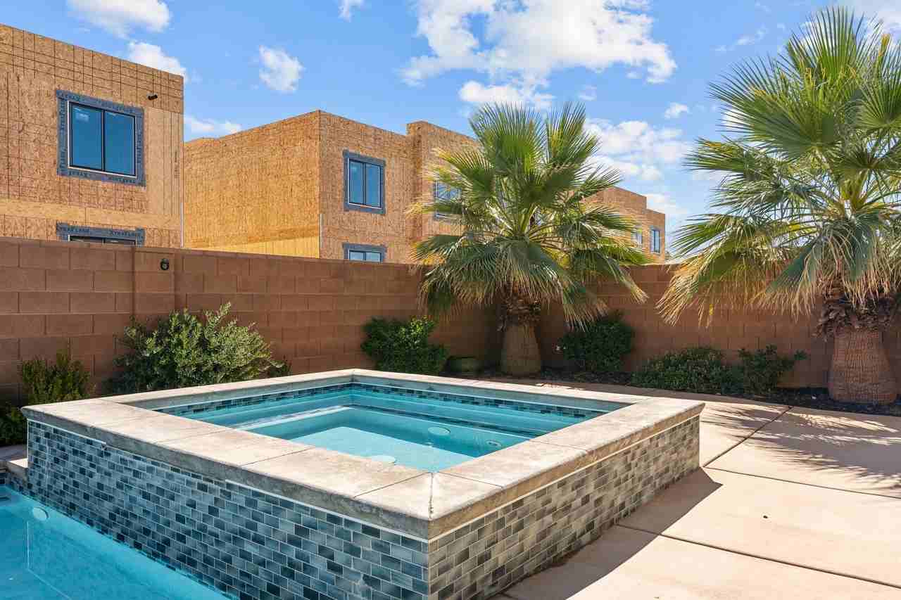 4147 S 490 E - Photo 4 of 50