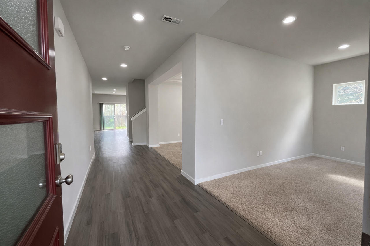 10035 56th Ave Ne - Photo 2 of 45