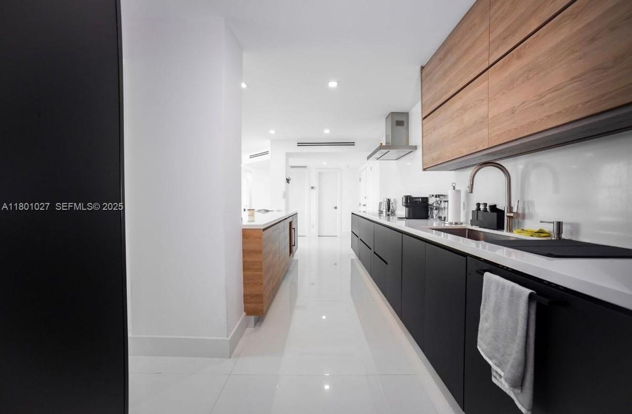 5600 Collins Ave Apt 14k - Photo 2 of 18