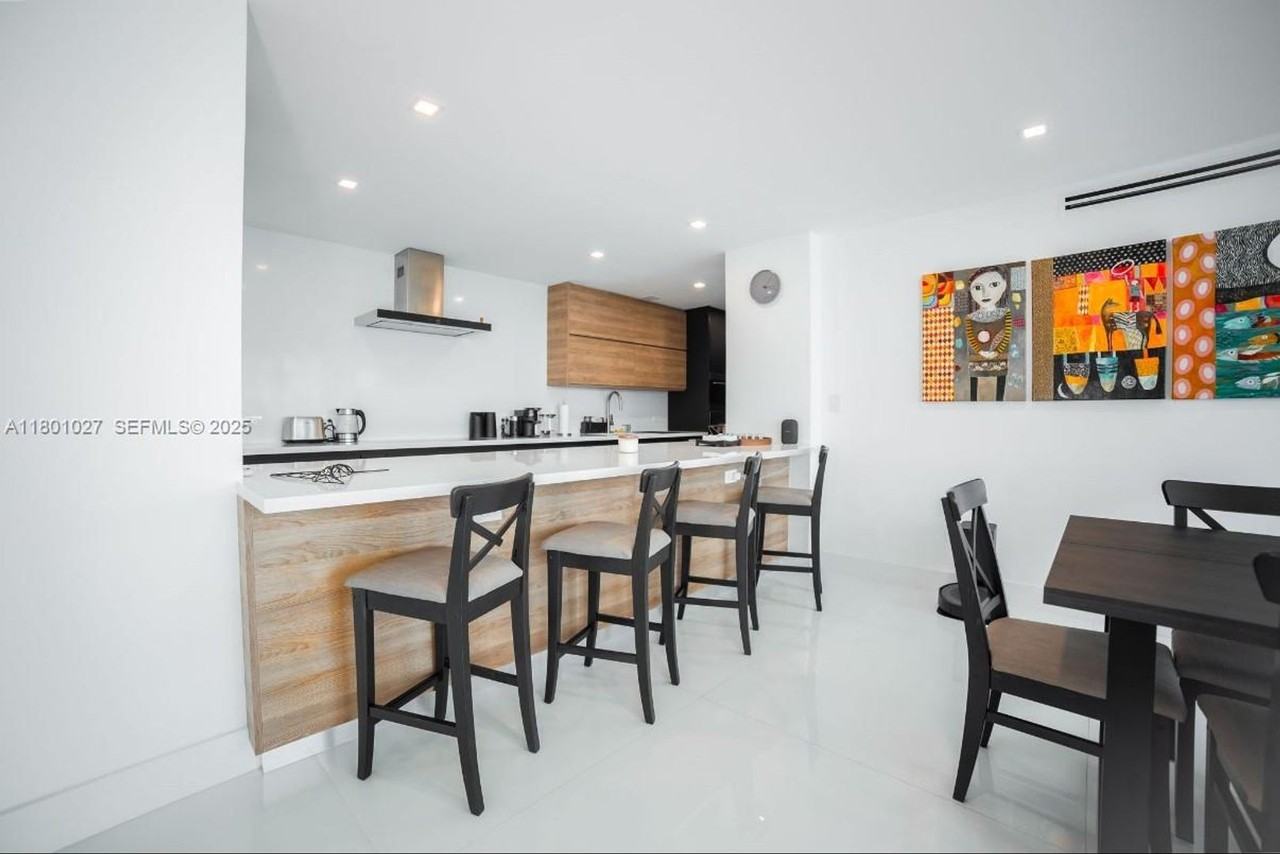 5600 Collins Ave Apt 14k - Photo 3 of 18