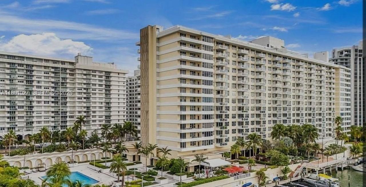 5600 Collins Ave Apt 14k - Photo 6 of 18